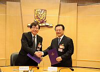 Mr. Akbar Majit (right), Editor-in-chief of Chinese Writers Press Group and Prof. Ho Che-wah (left), Chairman of Chinese Language and Literature of CUHK sign a memorandum of understanding for academic collaboration on "Writer@CUHK programme"
